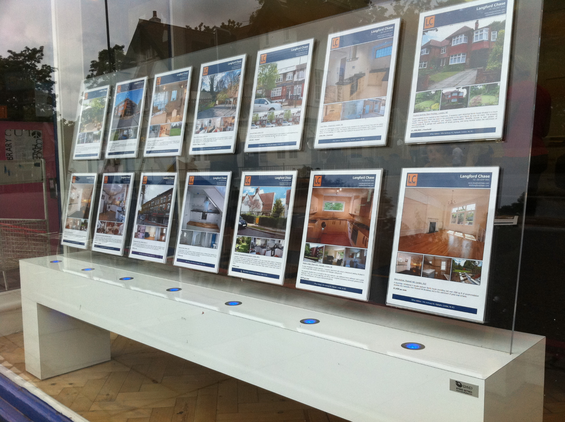 Non Illuminated Window Displays gallery 4