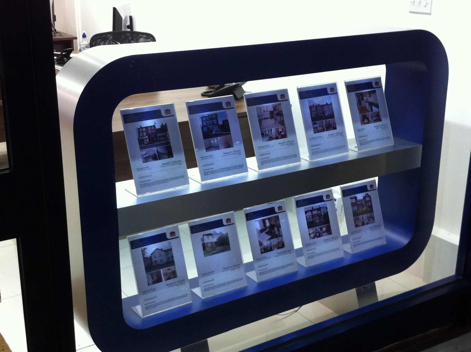 Non Illuminated Window Displays gallery 19
