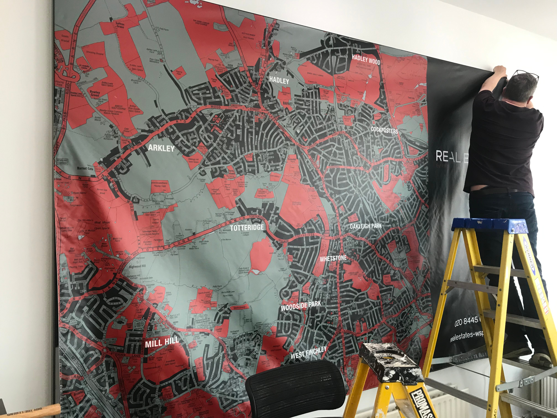 Illuminated Maps & Graphics - Image 8