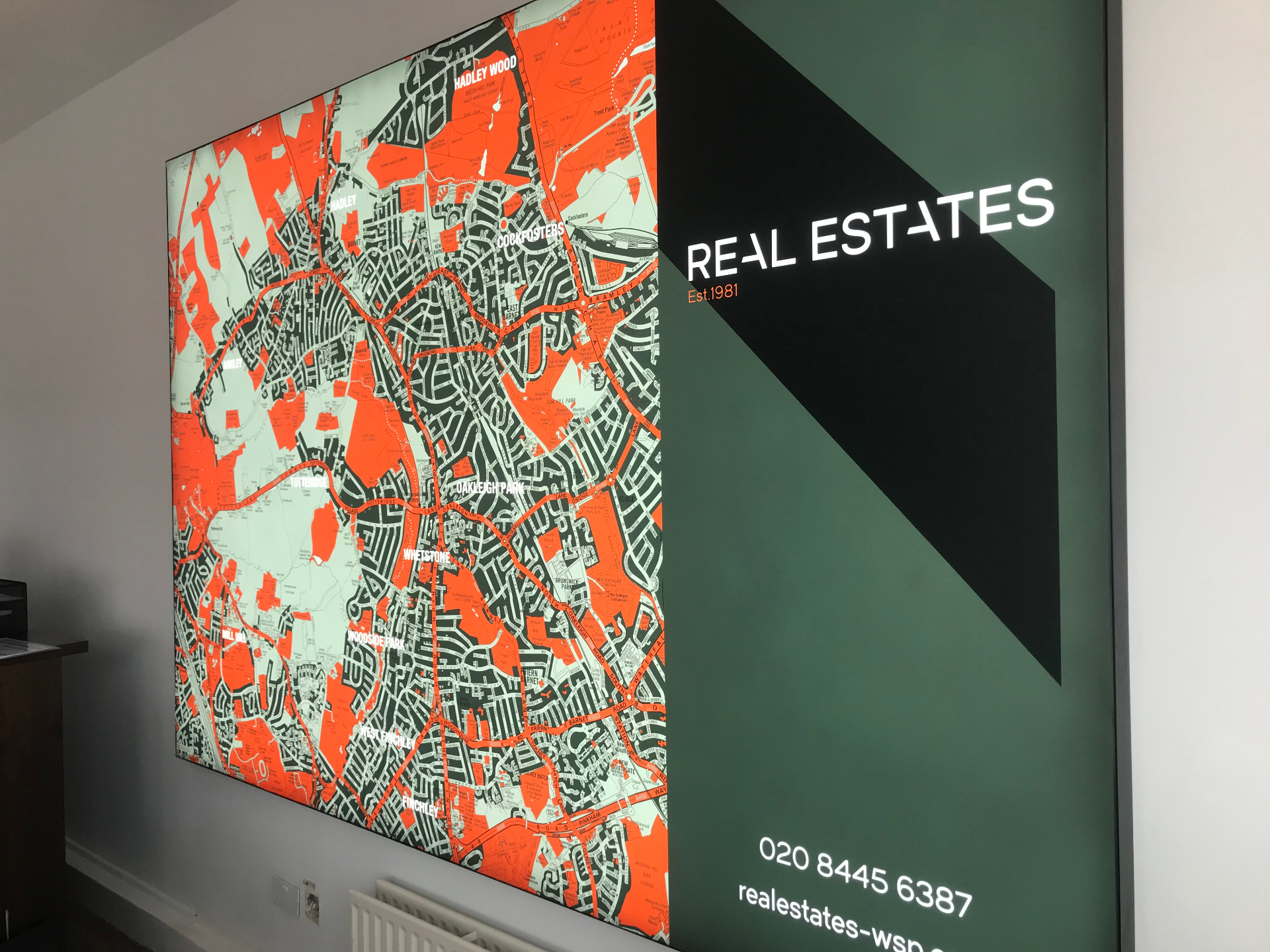 Illuminated Maps & Graphics - Image 9