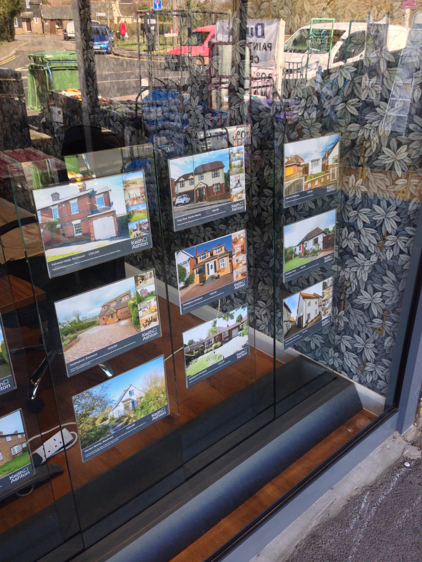 Non Illuminated Window Displays gallery 15
