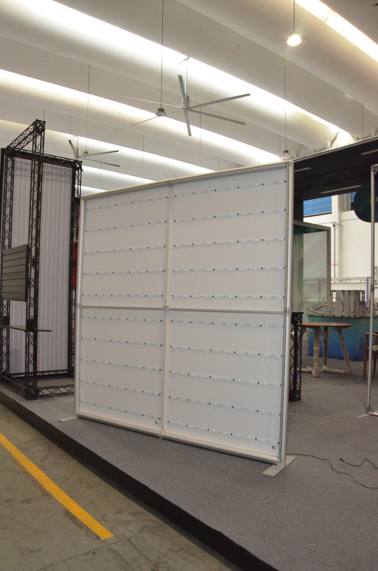 Full coverage rear LED curtain on Fast Wall frame