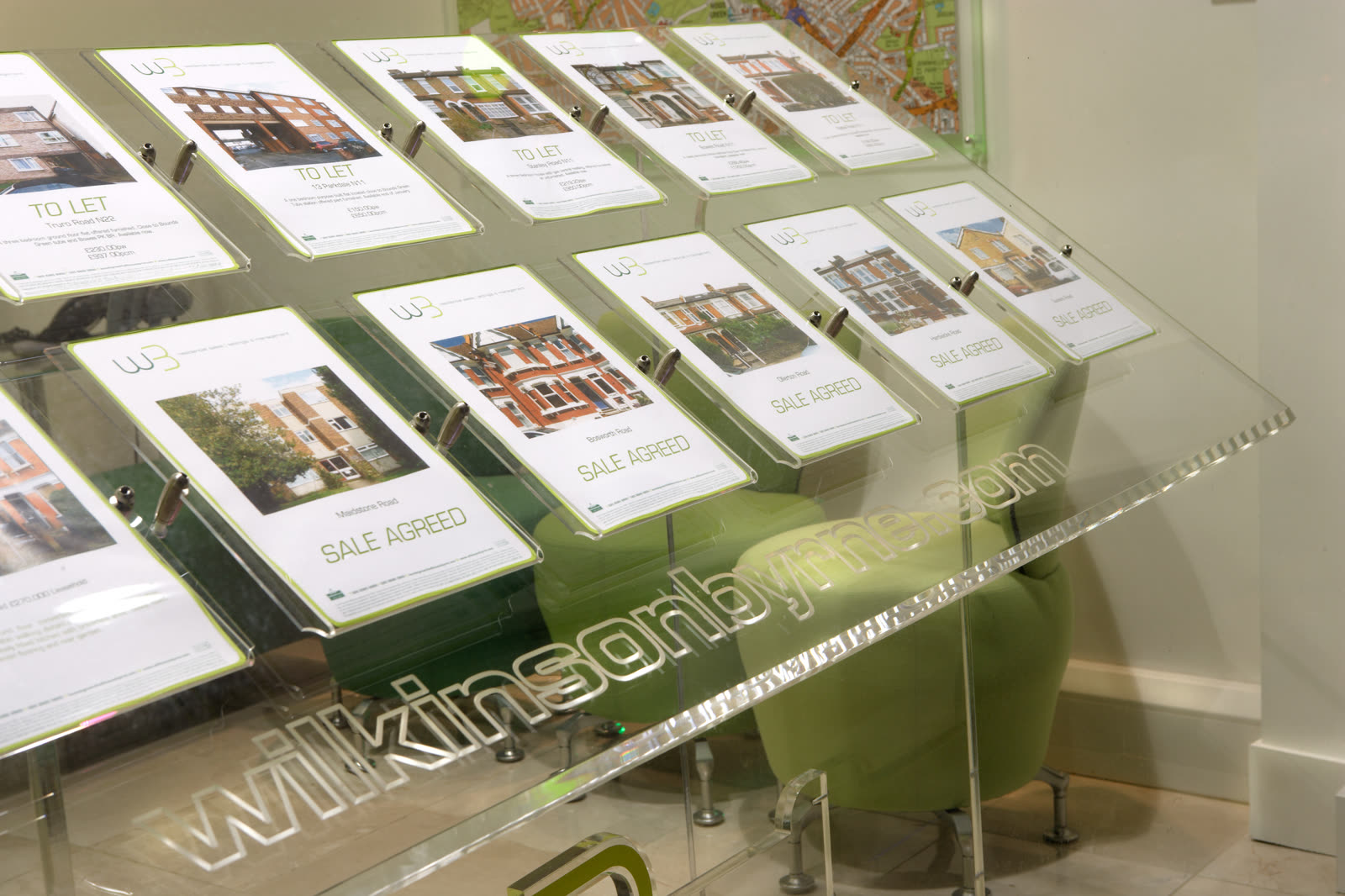 Non Illuminated Window Displays gallery 10