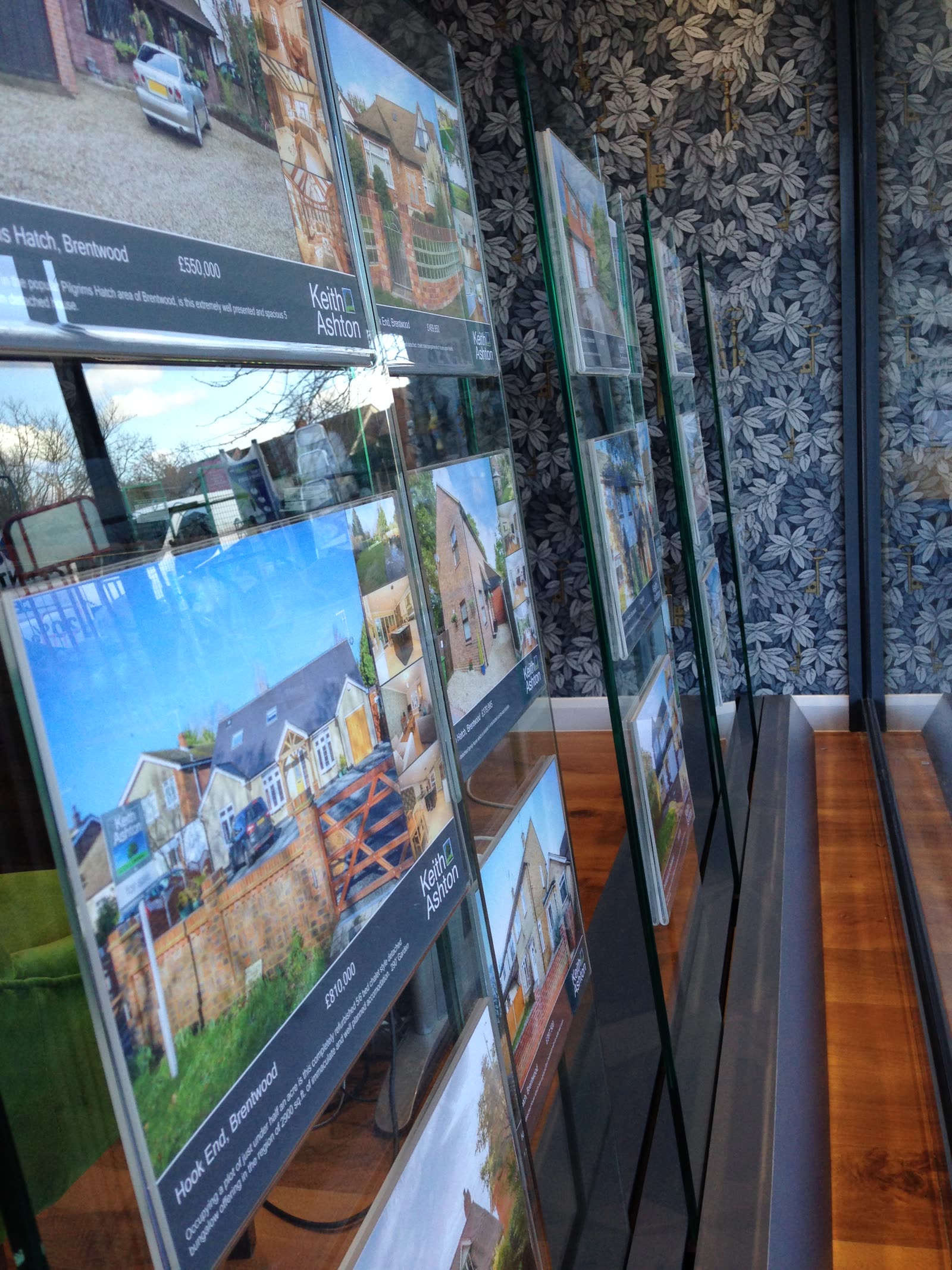 Non Illuminated Window Displays gallery 11