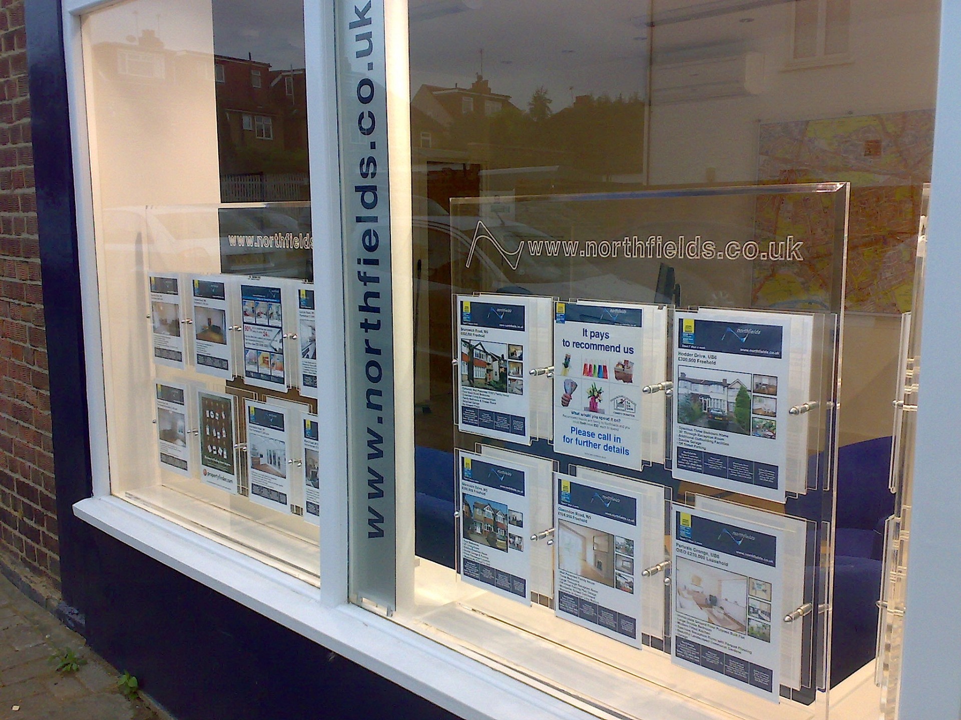 Non Illuminated Window Displays gallery 2