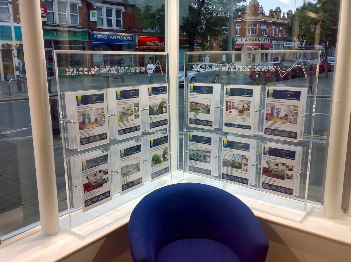 Non Illuminated Window Displays gallery 25