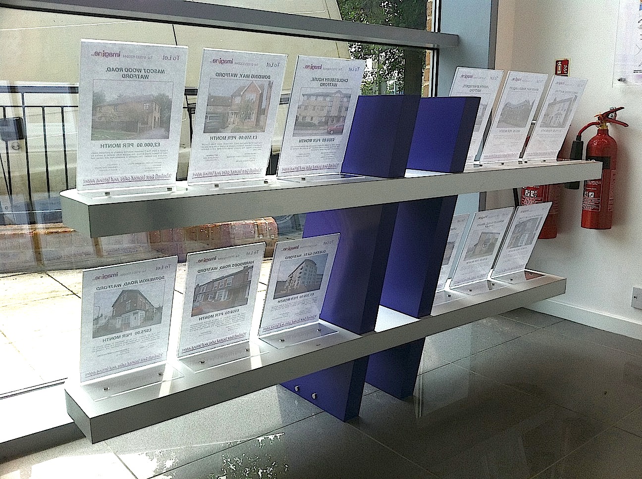 Non Illuminated Window Displays gallery 18